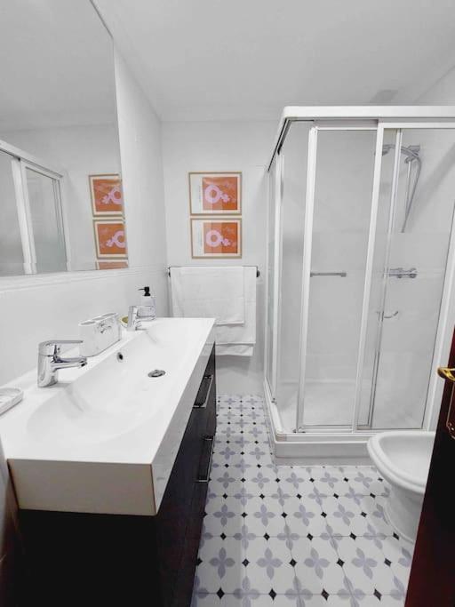 Deluxe Close To & Parking Sinese Design Homes Appartamento Torre Del Mar
